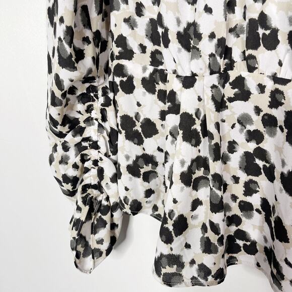 Cabi Medium White Black Gray Rosette Blouse Long Sleeve Print V Neck Wrap #5898 - Picture 7 of 10